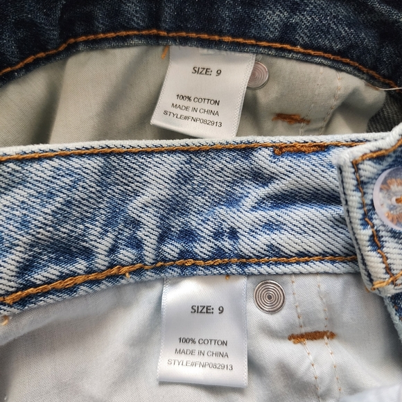 Fashion Nova At A Glance Crossover Denim Shorts, Women's Size 9 - EUC - Picture 11 of 13